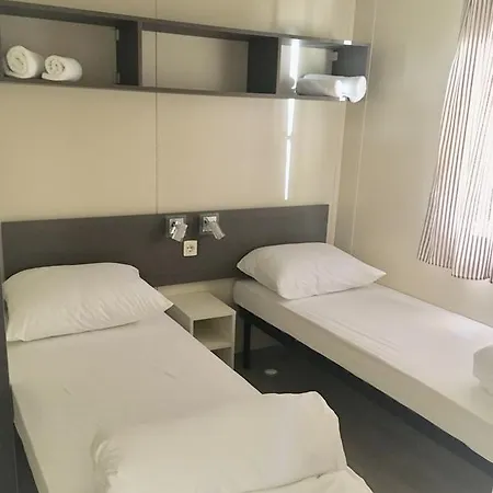 منتزه العطل Mobile Homes Camping Biograd بيوغْغاد نا موغو